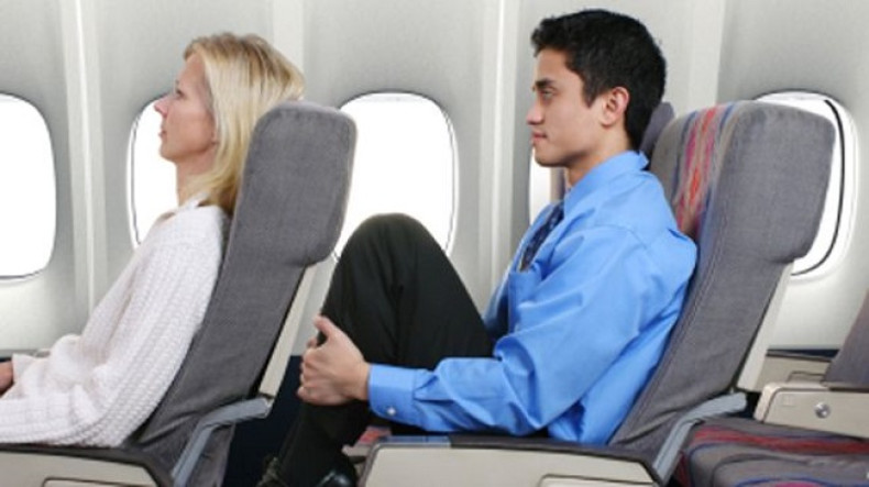 US plane divert over reclining seat row