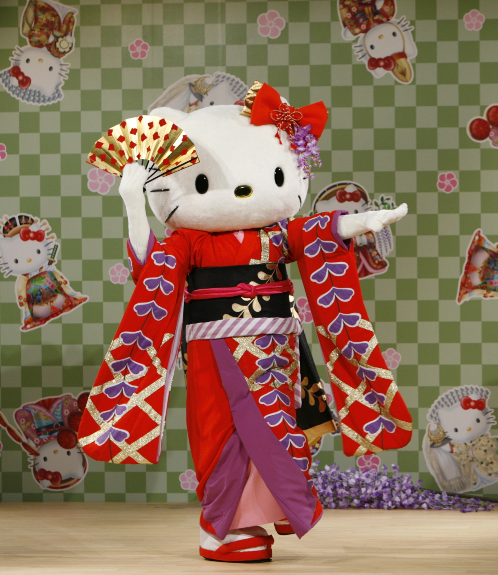 Hello Kitty Performer