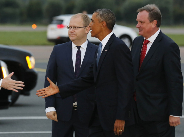 .S. President Barack Obama is greeted by Estonia Foreign Minister Urmas Paet (L) and Chief of Protocol Toomas Kahur (R)