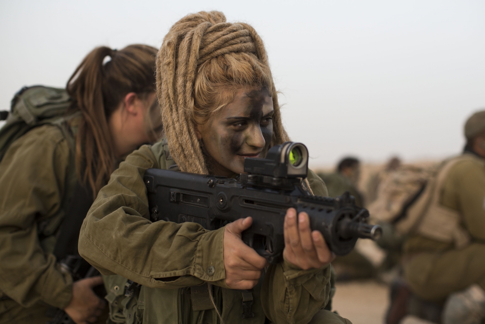 https://d.ibtimes.co.uk/en/full/1397962/israel-female-soldiers-9.jpg