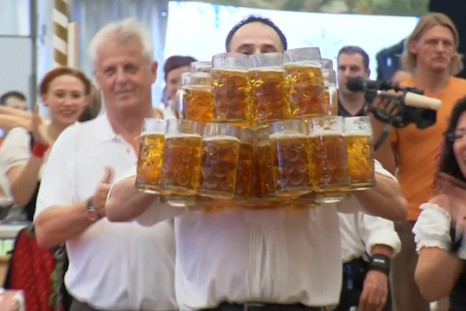 German Waiter Breaks Beer-Carrying Record
