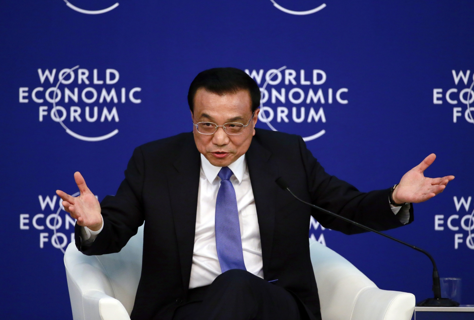 China Premier Li Keqiang Says Economy Can Avoid Hard Landing