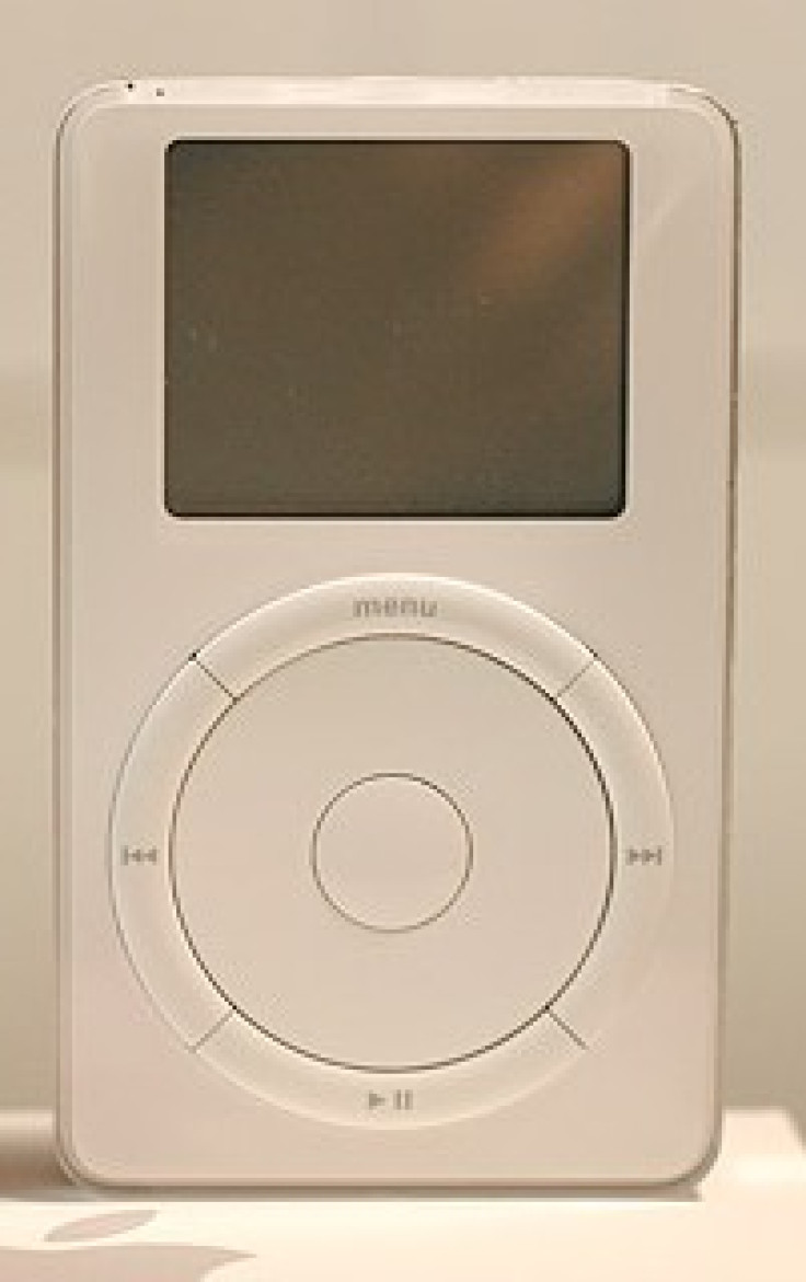 "Lightmatter ipod 1G" by Aaron Logan - Cropped from Image:Lightmatter_ipodvsmini.jpg. Licensed under Creative Commons Attribution 2.5 via Wikimedia Commons