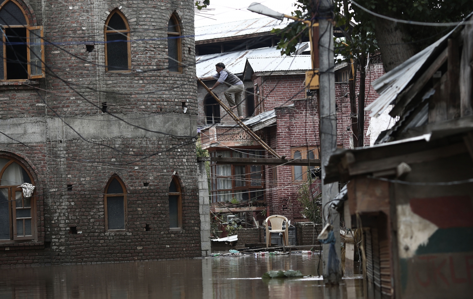 Kashmir Flood Man Ladder