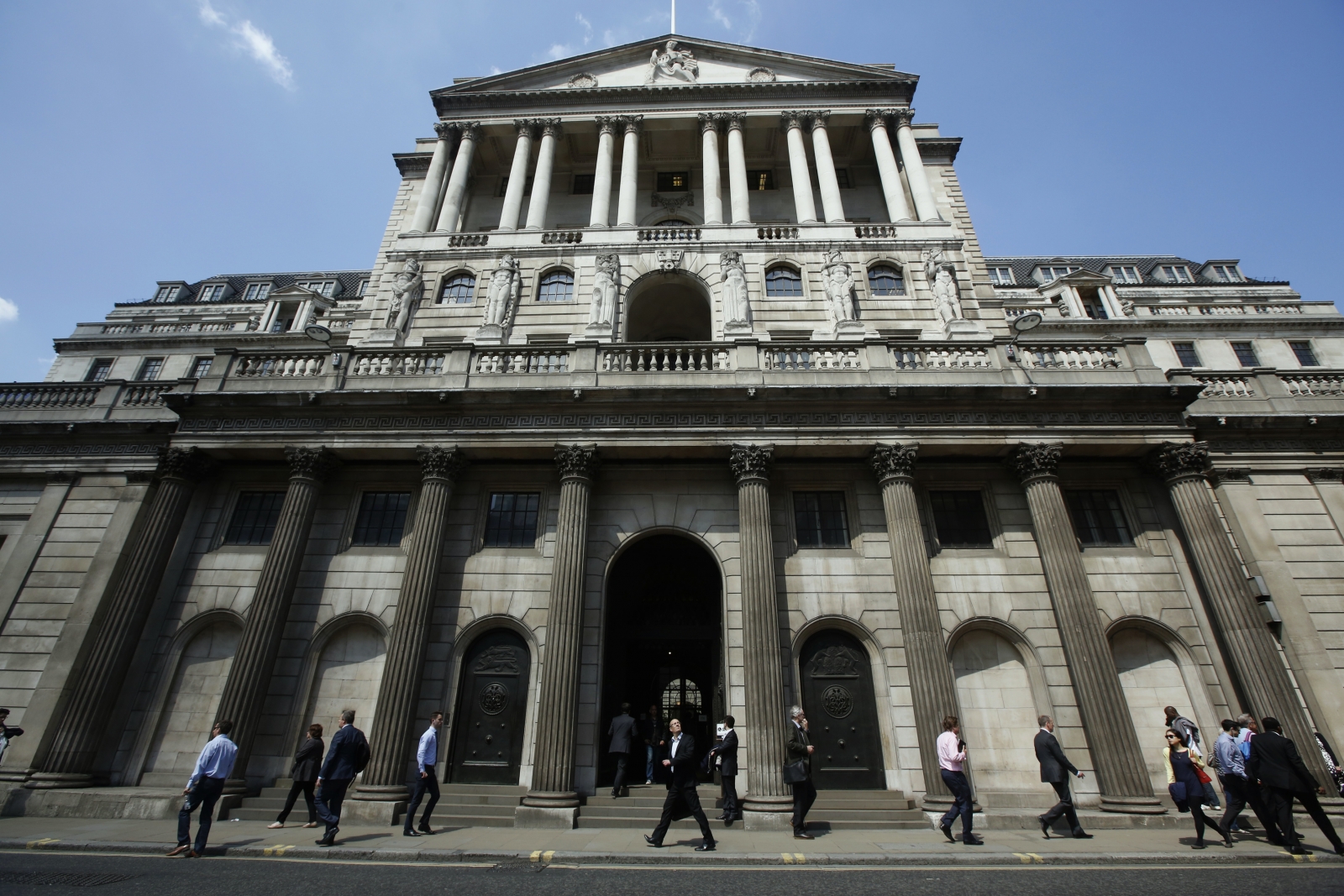 Bank of England begins monitoring internet and social ...