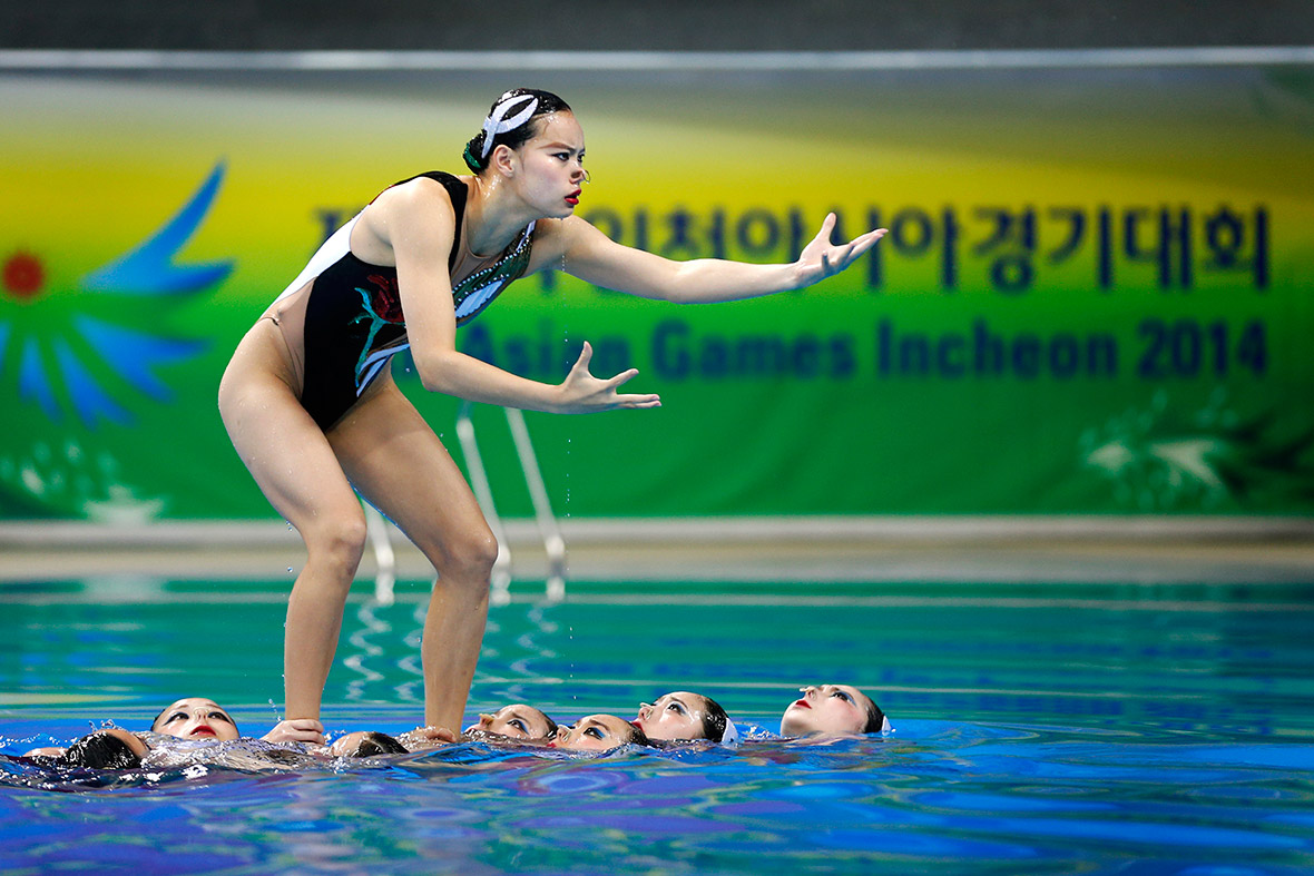 synchronised swimming