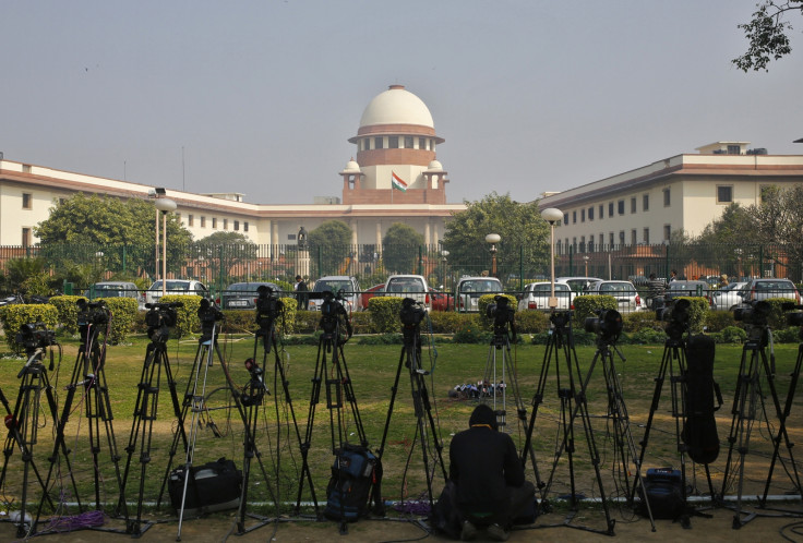 India: Female lawyer attempts suicide in front of Supreme Court alleging gang-rape India: Female lawyer attempts suicide in front of Supreme Court alleging gang-rape