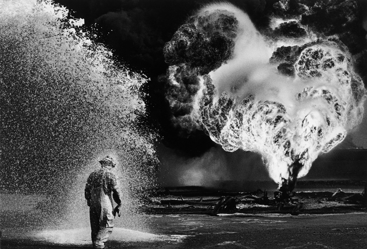 Sebastiao Salgado, Oil Wells Firefighter, Greater Burhan, Kuwait, 1991