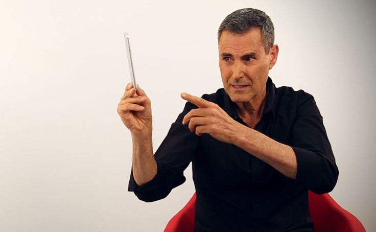 Uri Geller Tries to Bend the iPhone 6