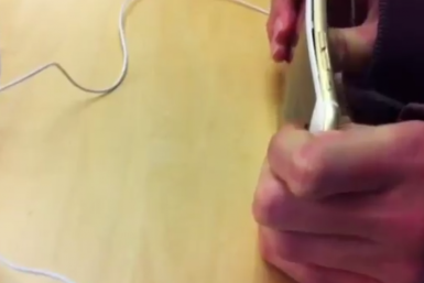 iPhone 6 Plus Bent in Apple Store by Teenagers