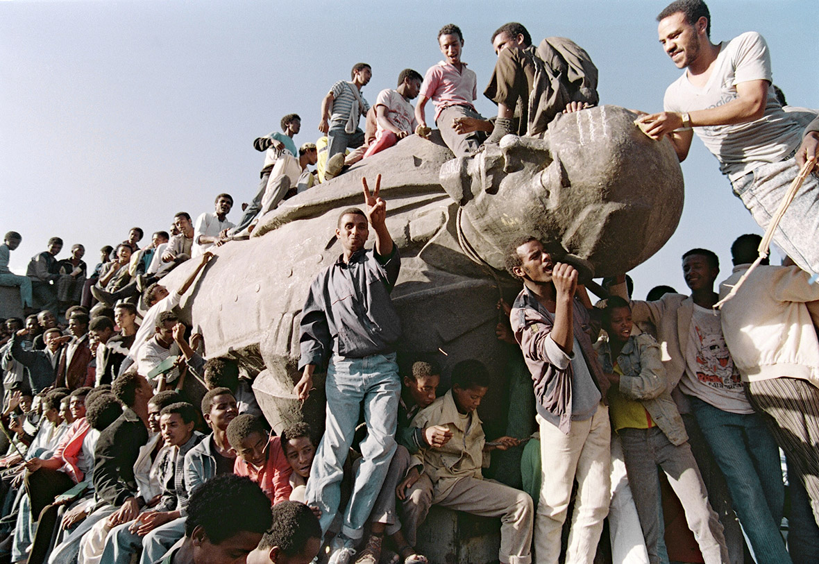 Good Bye, Lenin! Statues of Dictators Toppled Around the World [PHOTOS]