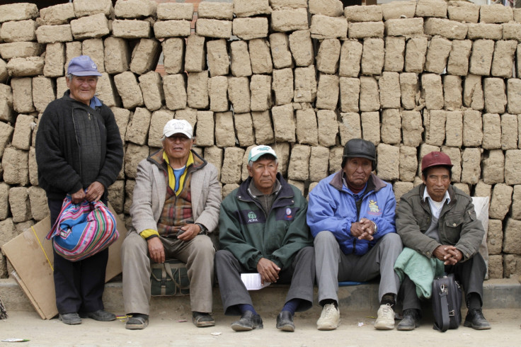 Pensioners take a break during a march towards La Paz in Patacamaya, south of La Paz, September 18, 2014. Bolivia's pensioners started a protest march to demand that President Evo Morales' government increase their pension.