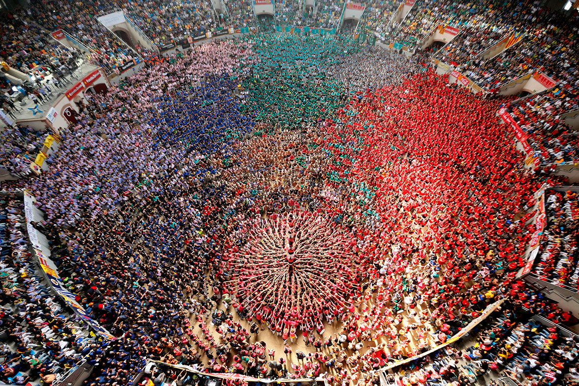 Breathtaking Images of Human Towers at the 25th Tarragona Castells