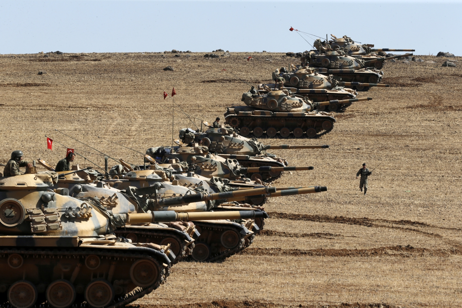 Turkish army tanks Kobane