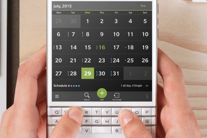 White Blackberry Passport Now Reaches UK: Smartphones up for Pre-Ordering