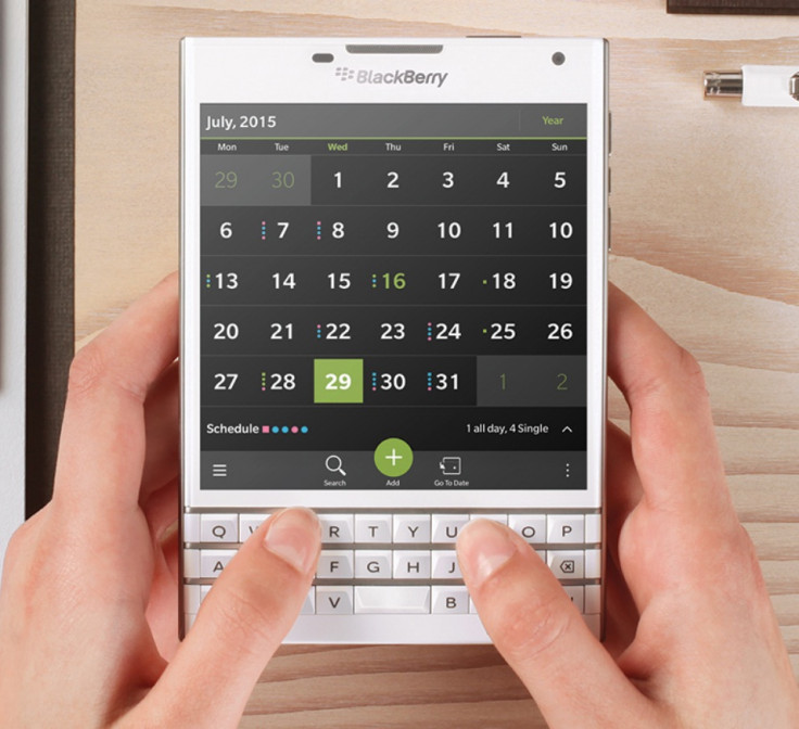 White Blackberry Passport Now Reaches UK: Smartphones up for Pre-Ordering
