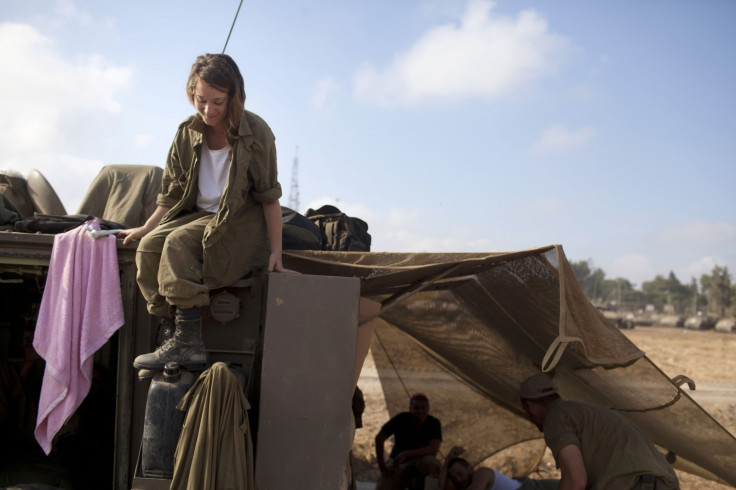 Israel female soldier