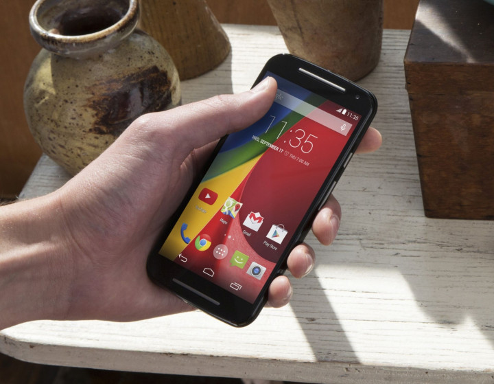 Moto G2 in hand Moto G2 in hand