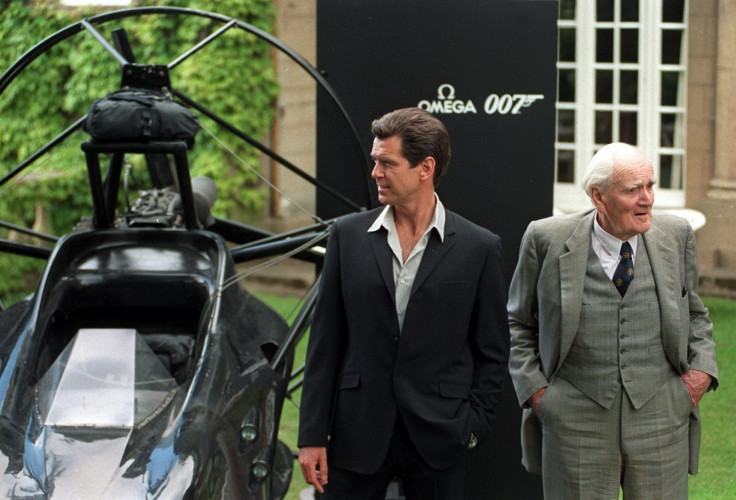James Bond actor Pierce Brosnan and Desmond Llewelyn, who played Q in 17 of the Bond movies. (Getty)
