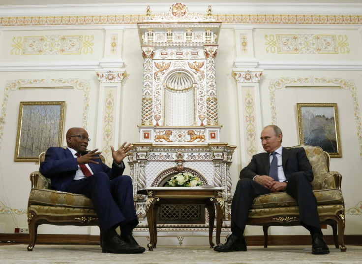 Russia's President Vladimir Putin (R) talks with his South African counterpart Jacob Zuma
