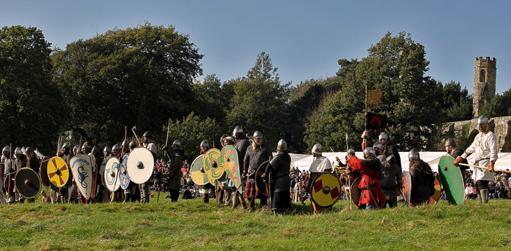 The Anglo-Saxons prepare for the Normans' attack at the top end of the field