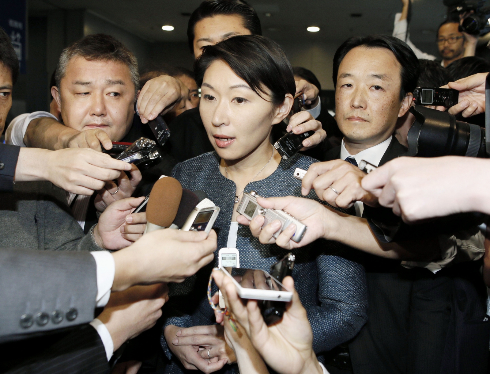 Japanese Political Scandal: Female Ministers Resign Over 'Make-Up and