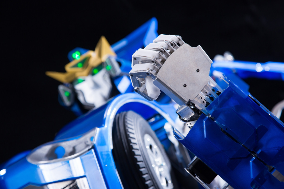 J-deite Quarter: A real transforming robot that stands 4.3ft tall and turns into a 3ft-long car that can move J-deite Quarter: A real transforming robot that stands 4.3ft tall and turns into a 3ft-long car that can move