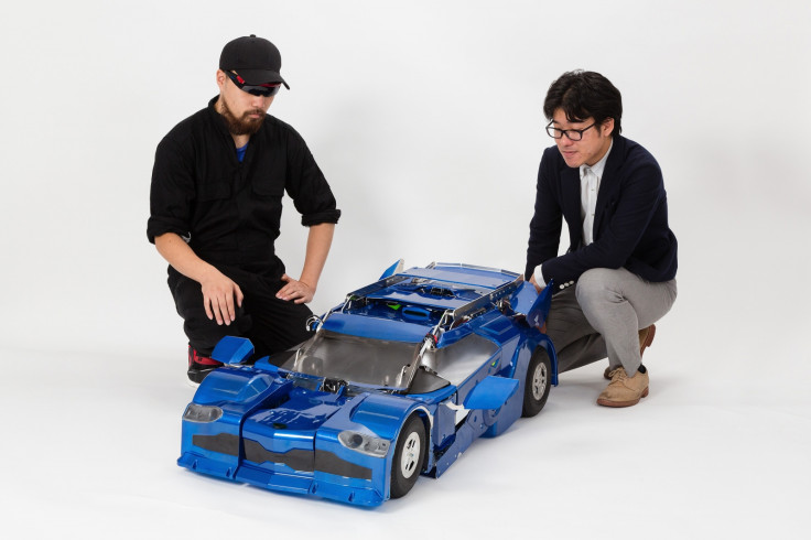 Kenji Ishida of Brave Robotics (left) and Wataru Yoshizaki (right) of Asratec Corp with the J-deite Quarter in its car mode