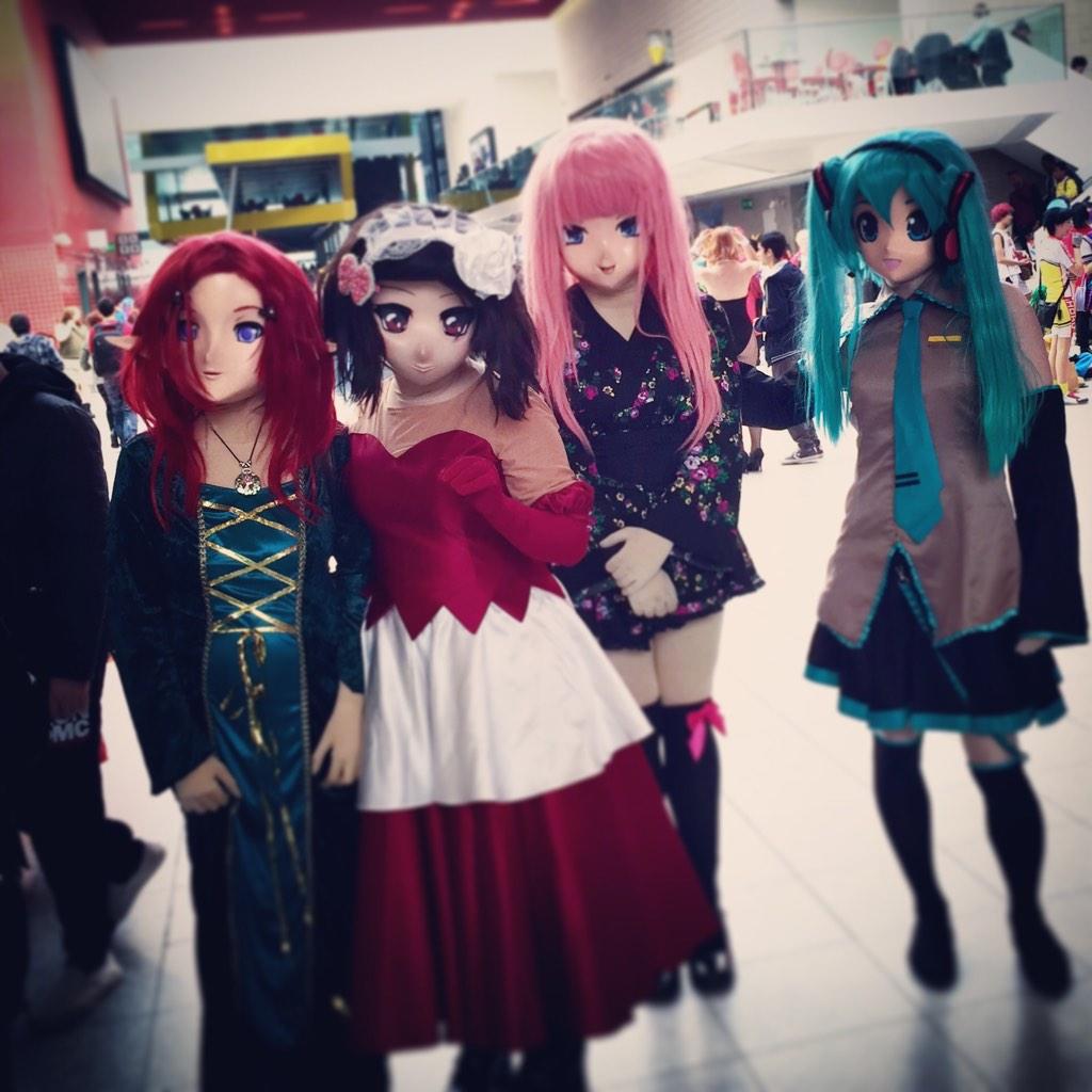 London ComicCon Anime girls cosplayers