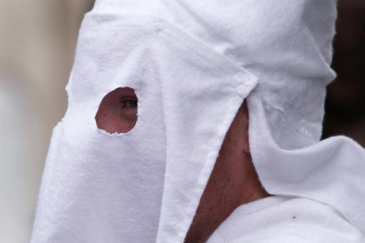 KKK man  walks into Australia parliament to call for Islamic veils ban