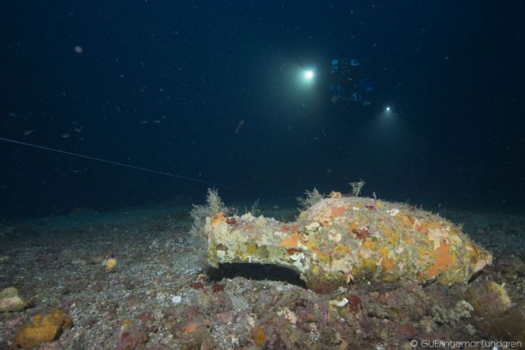 Detecting ancient vessels on the sea floor