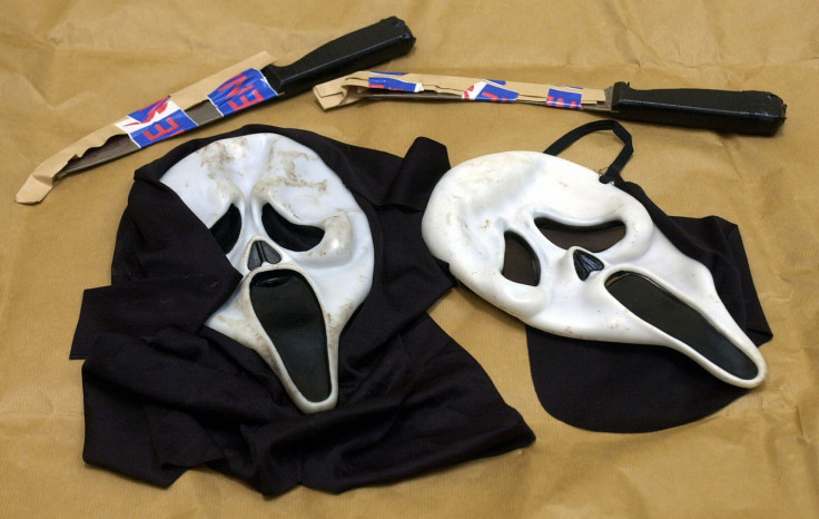 Scream movie masks and knives