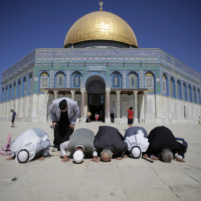 Palestinians from Gaza pray in front of the Dome of the Rock during their visit at the compound known to Muslims as Noble Sanctuary and to Jews as Temple Mount in Jerusalem's Old City October 5, 2014