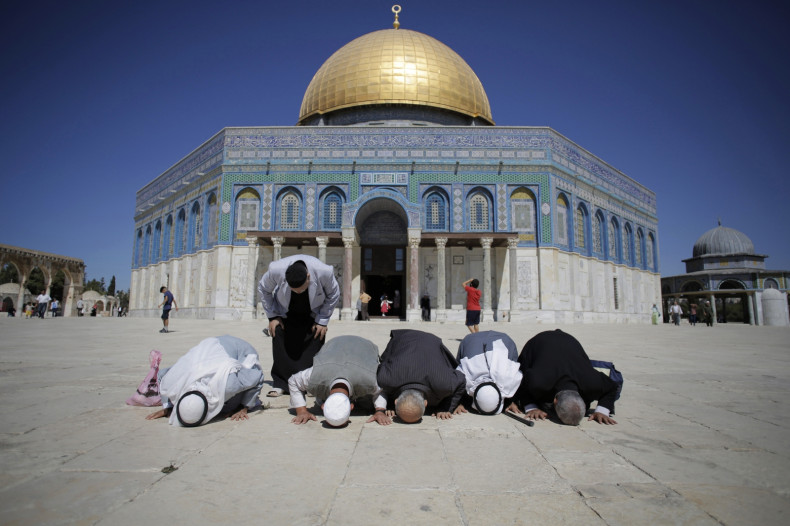Palestinians from Gaza pray in front of the Dome of the Rock during their visit at the compound known to Muslims as Noble Sanctuary and to Jews as Temple Mount in Jerusalem's Old City October 5, 2014