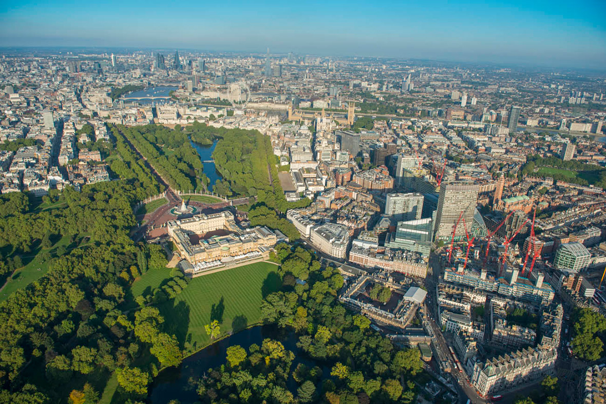 jason hawkes aerial Buckingham Palace and Victoria