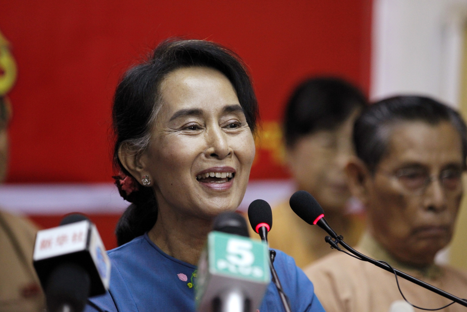 Myanmar elections: 'I will be above president' says Aung San Suu Kyi