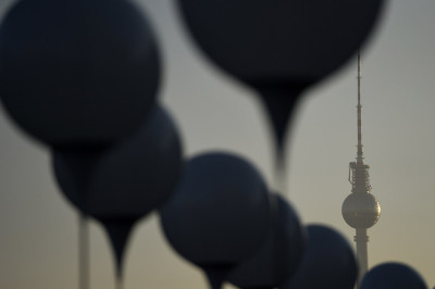 berlin wall balloons