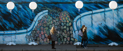 berlin wall balloons