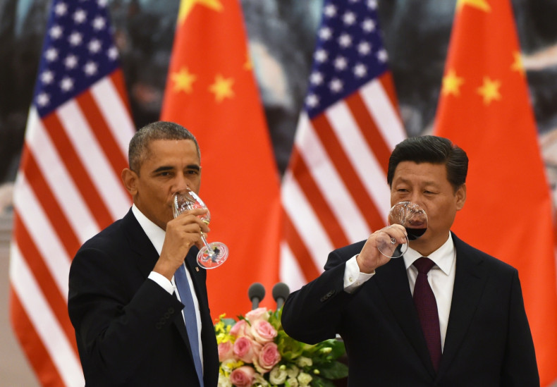 US President Barack Obama (L) and Chinese President Xi Jinping (R)