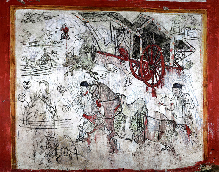 This mural depicts farmers and labourers at work in the fields, as well as cattle and a carriage. Unfinished sketches that were rubbed out are still visible on the wall