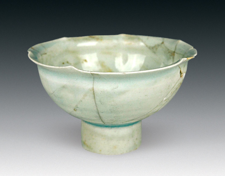 A green porcelain bowl found in the Datong tomb