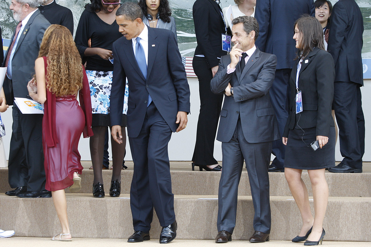 obama checking out girl