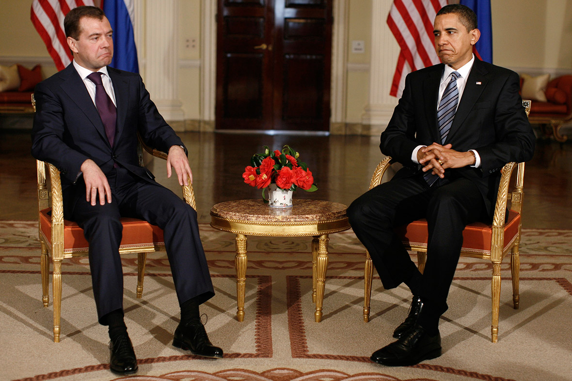 obama medvedev awkward photo politics