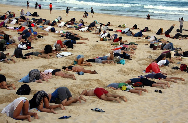 protesters bury heads in sand