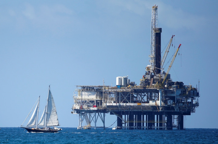 OFFSHORE OIL RIG CALIFORNIA US OFFSHORE OIL RIG CALIFORNIA US