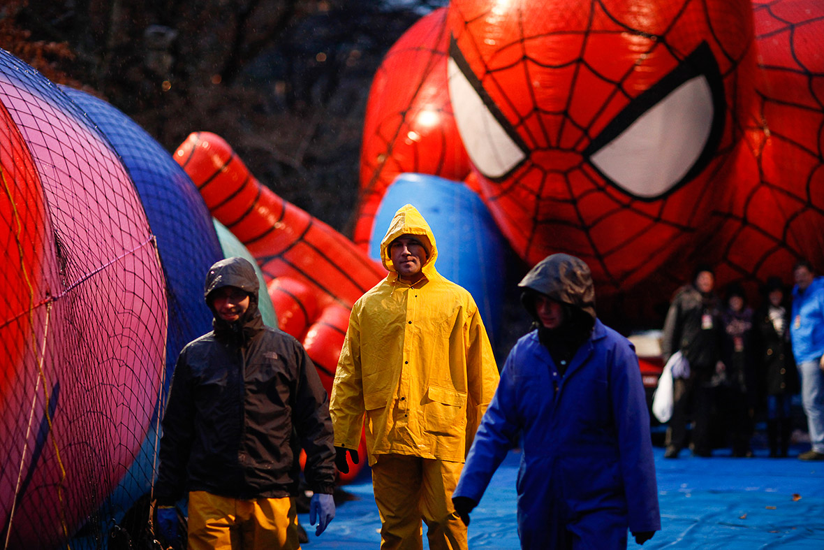 macys thanksgiving parade spiderman balloon