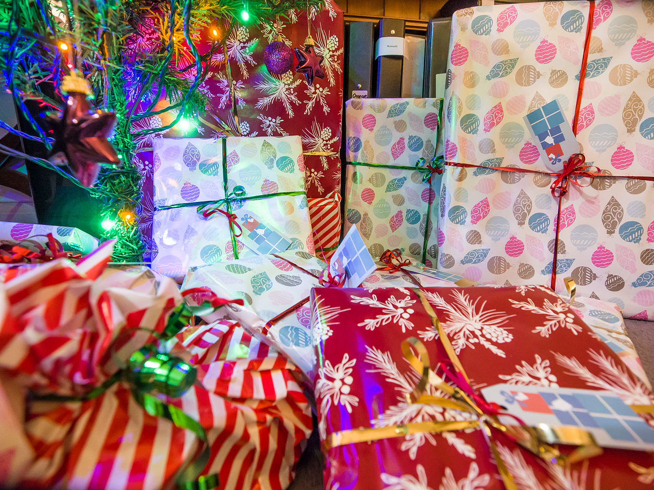 Christmas 2014 When to send gifts and cards to make sure they arrive