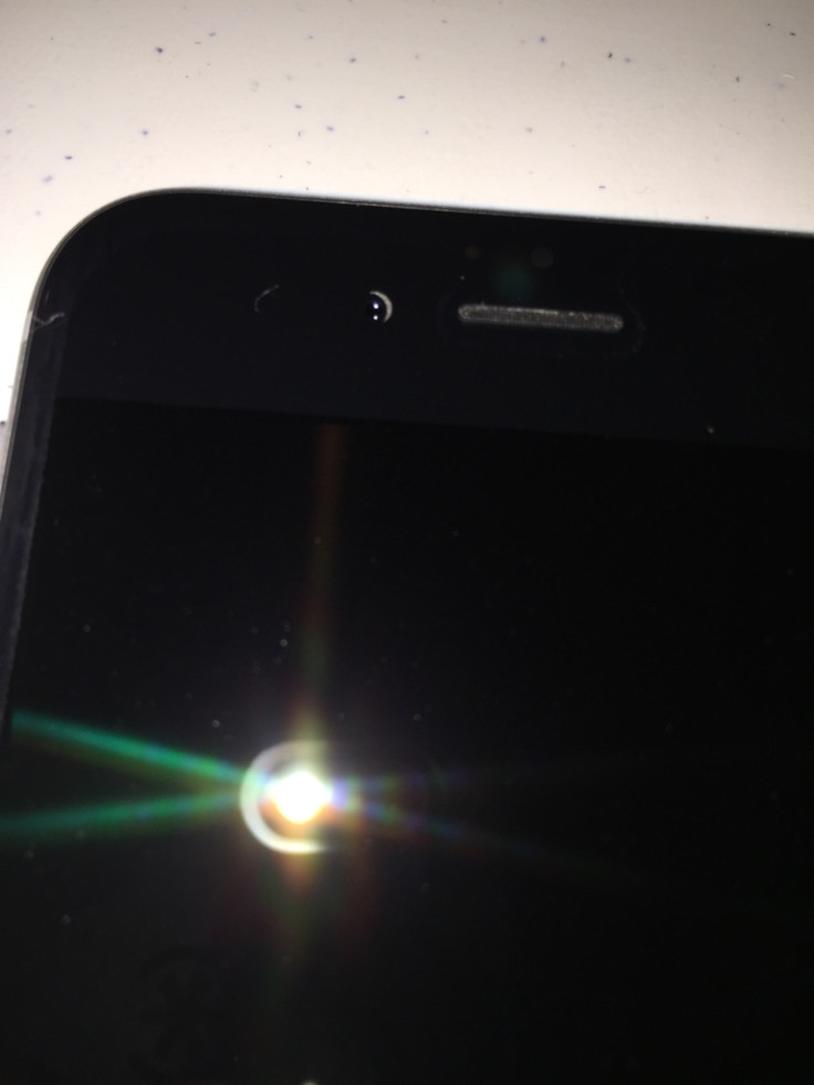 iPhone 6 users report misaligned selfie camera issue via Reddit and online forums