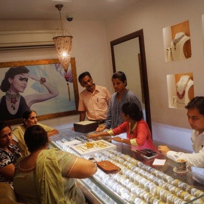 India could change gold import rules for 'star trading houses'