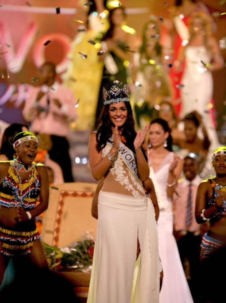 Miss Gibraltar Kaiane Aldorino is crowned Miss World 2009.